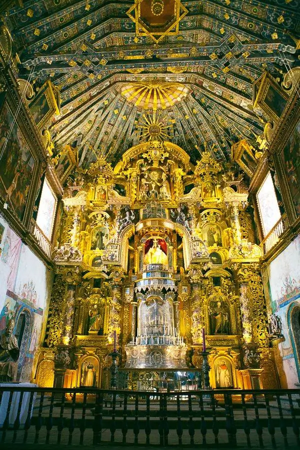 Interior de la Capilla Sixtina de America - Capela Sistina da América em Andahuaylillas: Uma jóia da arte barroca