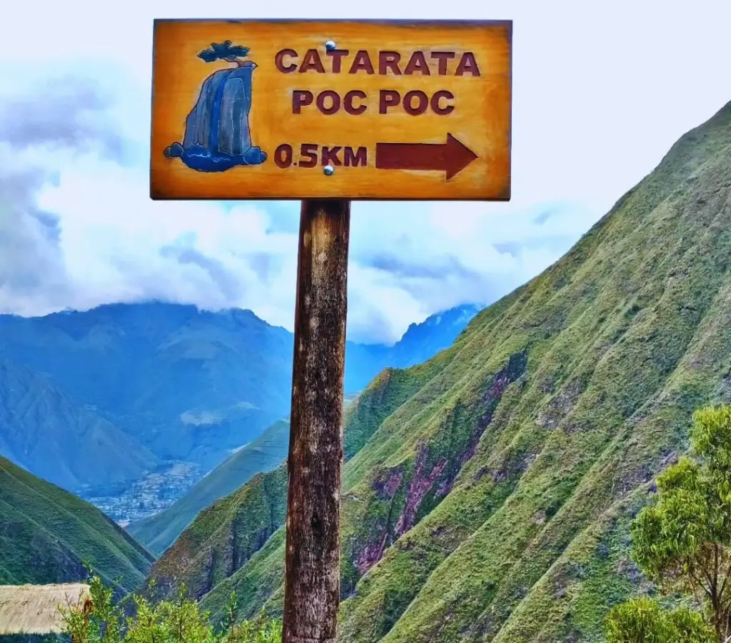 Letrero Catarata Pocp Poc - Catarata Poc Poc en Cusco: Un Paraíso Escondido