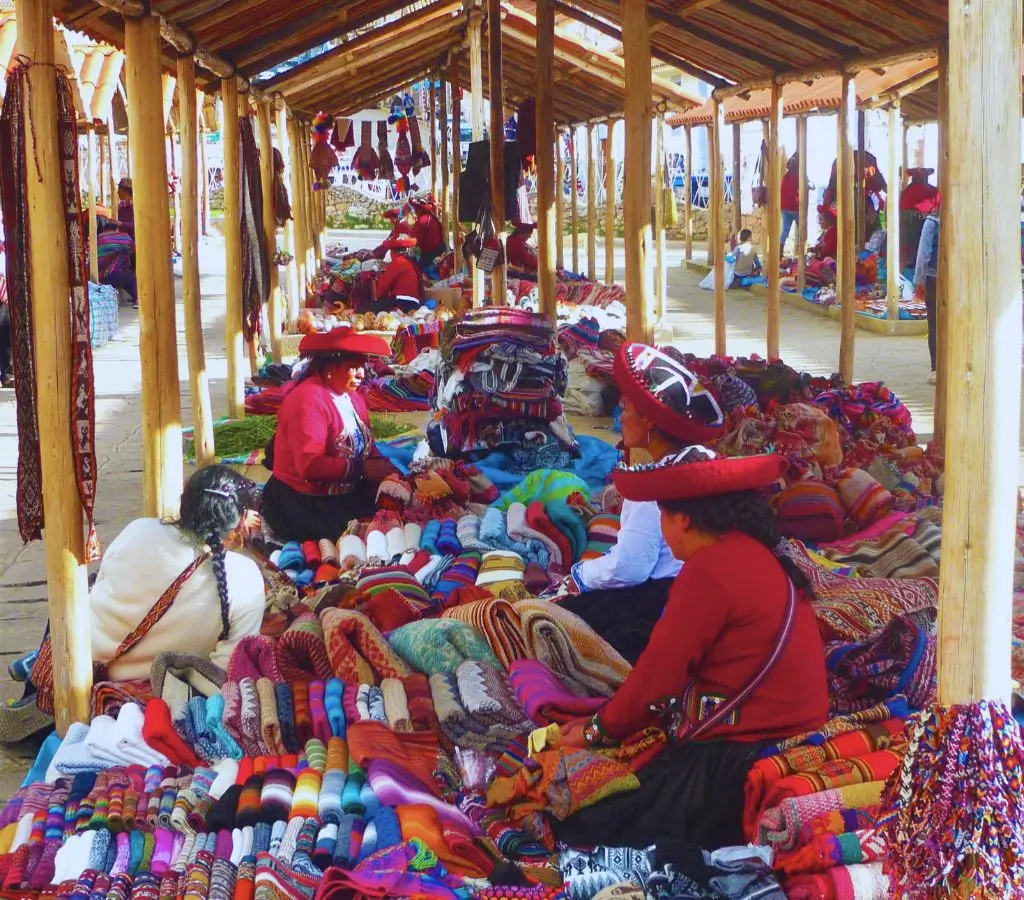 mercado artesanal chinchero
