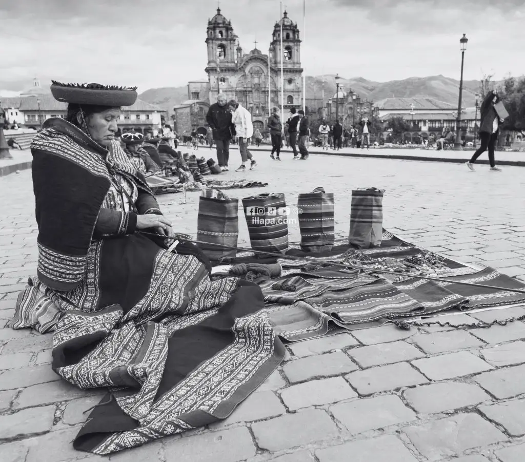 Mujer artesana en Cusco