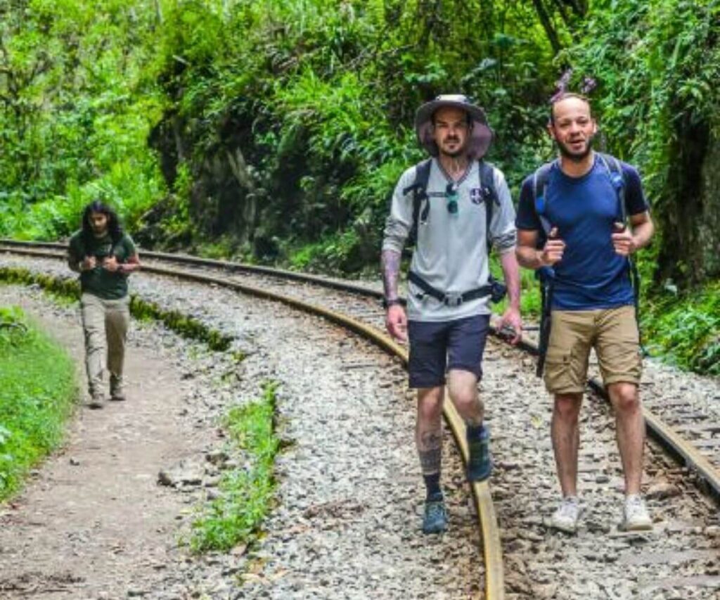 Caminata desde Hidroelectrica hasta Aguas Calientes