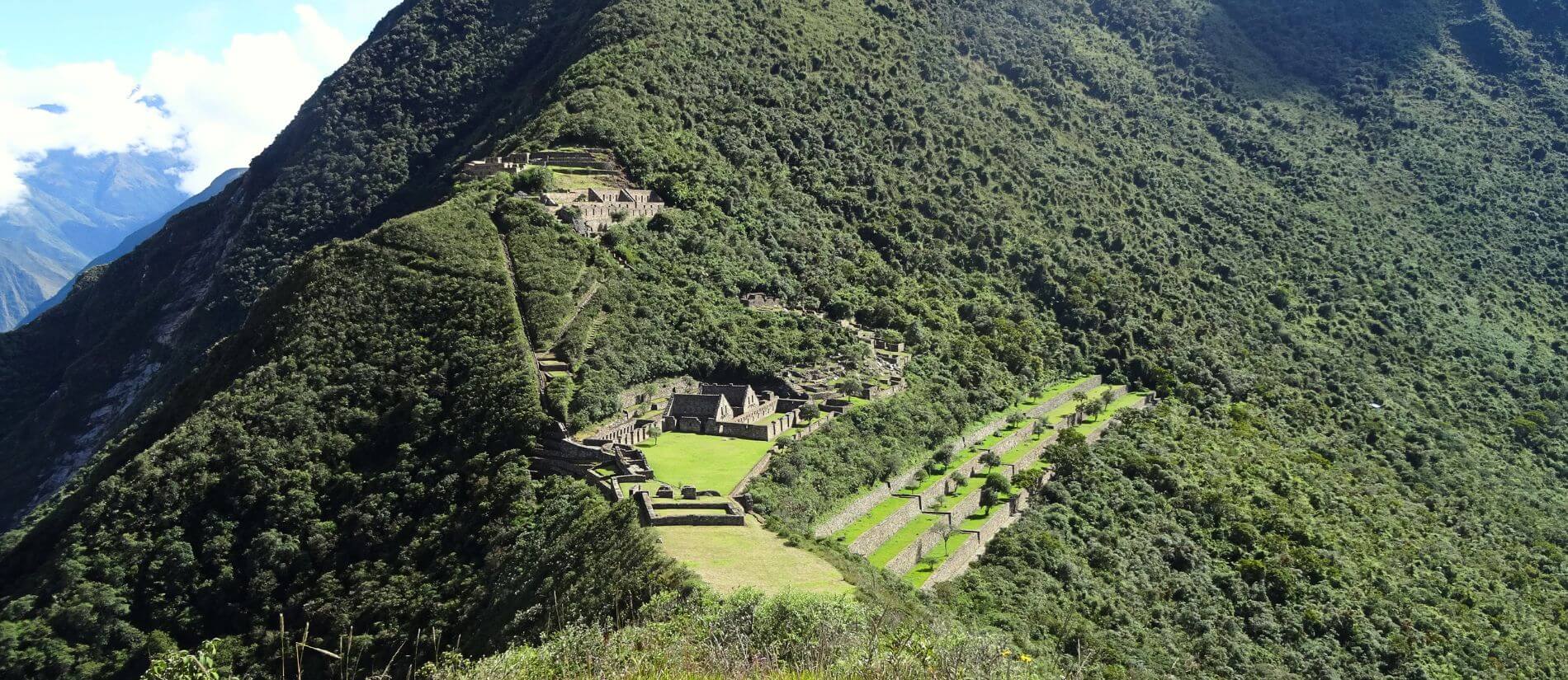 Comparação completa: Choquequirao Trek vs. Caminho Inca - Escolha sua aventura ideal