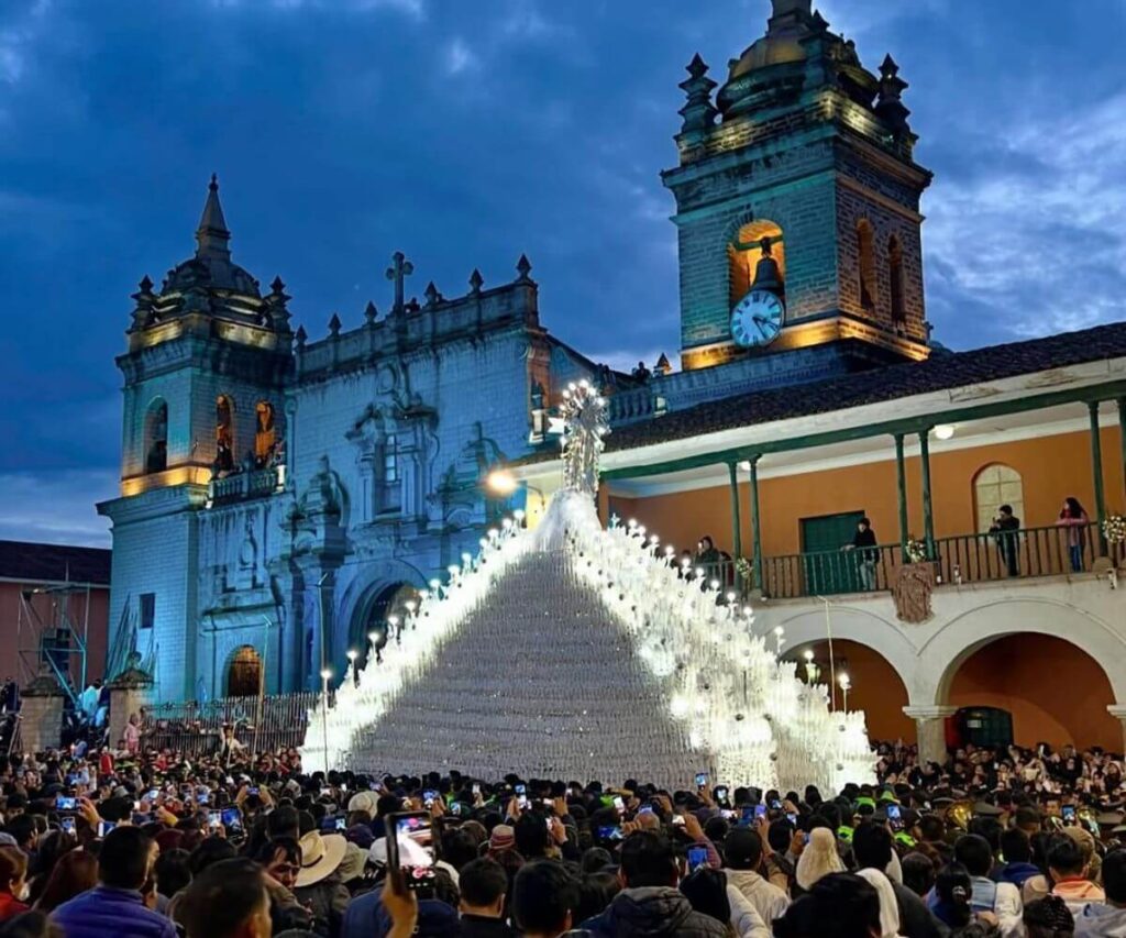 Procesion en Ayacucho