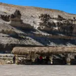 Paisaje altoandino de Patahuasi en Arequipa rodeado de monta&ntilde;as y ecosistemas del altiplano