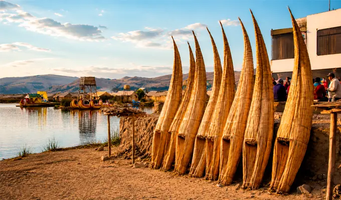 caballito de totora puno
