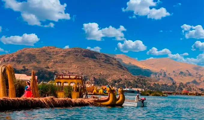 Historia del Lago Titicaca: cuna de civilizaciones andinas 4 isla flotante