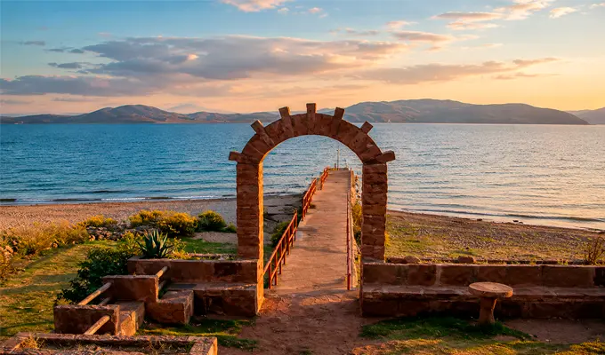 Península de Capachica: natureza, cultura viva e turismo de vivência no Lago Titicaca 5 llachon