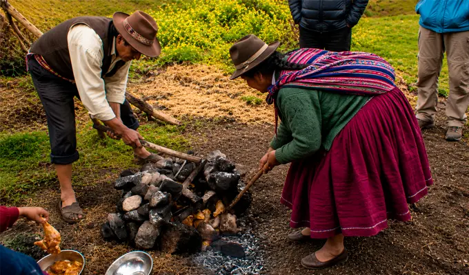 Pachamanca: The Andean Culinary Tradition of Cooking Underground 1 senores con el horno artesanal