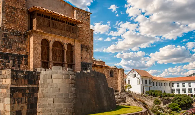 Qoricancha: história, arquitetura e o templo mais sagrado do Império Inca 3 esquina de qorikancha