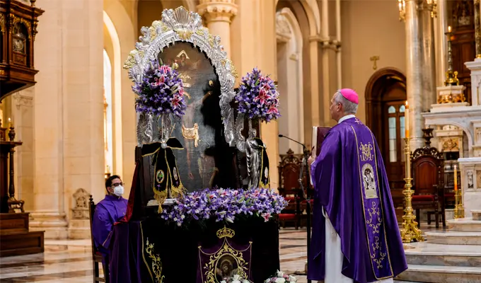 Senhor dos Milagres: história, tradição e devoção do Cristo Moreno no Peru 9 misa del senor de los temblores