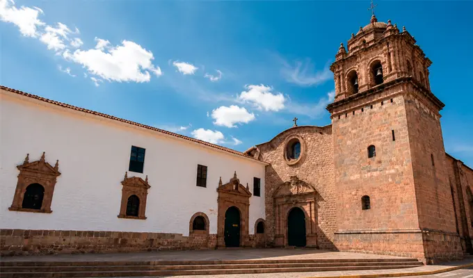 Qoricancha: história, arquitetura e o templo mais sagrado do Império Inca 5 puerta principal del templo de santo domingo